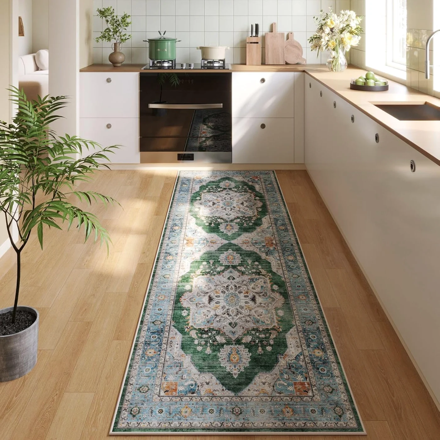 Medallion Runner, Green 2'7" × 8'